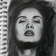 My project for course: Artistic Charcoal Portraiture: Creating Atmosphere. Un projet de Illustration traditionnelle, Beaux Arts, Dessin, Dessin de portrait, Dessin réaliste , et Dessin artistique de alimchattie - 07.09.2024