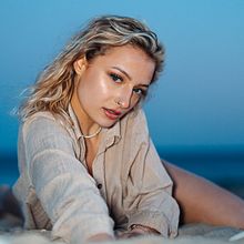 Mon projet du cours : Photographie éditoriale : l'angle de la direction artistique. Un progetto di Direzione artistica, Fotografia di moda e Fotografia di ritratto di camillebey - 10.06.2024