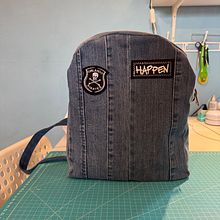 Mi proyecto del curso: Moda upcycling: Crea una mochila con prendas de segunda mano. Fashion Design, Patternmaking, Dressmaking, Sewing, Upc, cling, and DIY project by angie_ch96 - 09.19.2024
