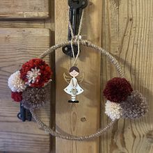 Mi proyecto del curso: Diseño y creación de pompones. Un proyecto de Artesanía, Decoración de interiores, DIY y Diseño textil de Sonia Moral - 18.12.2023