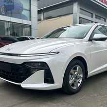 Phân tách Toàn Diện Hyundai Accent 2024: ngoài mặt, Hiệu Suất Và kỹ thuật. Un proyecto de Marketing de katavina_camera - 07.10.2024