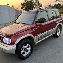 So Sánh Giá Xe Suzuki Vitara 2005 Và những Đối Thủ cùng Năm: Nên Chọn Xe Nào?. Un proyecto de Ilustración tradicional de katavina_camera - 12.10.2024
