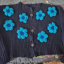 Mi proyecto del curso: Crochet: teje un suéter colorido con aplicaciones florales. Crochet, and Textile Design project by avfala - 10.13.2024