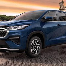 Suzuki Grand Vitara 2022: chiếc SUV lý tưởng Cho các Chuyến xiêu dạt tuyến phố Trường. Un proyecto de Ilustración tradicional de katavina_camera - 14.10.2024