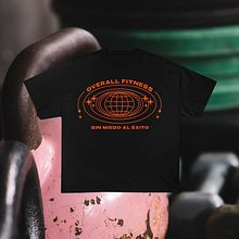 Camiseta / T shirt /Overall Fitness / 2024. Design, Advertising, Accessor, Design, Graphic Design, and Screen Printing project by Ion Benítez - 09.27.2024