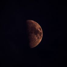 Siempre es un gusto ver a la luna. Un proyecto de Fotografía de Avril Calderon - 10.10.2024
