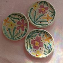 Mi proyecto del curso: Ilustración floral sobre cerámica. Projekt z dziedziny Craft,  Sztuki piękne, Ceramika, Trad, c i jna ilustracja użytkownika rmatuslizana - 15.10.2024