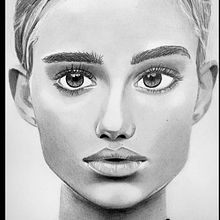 frontal portrait Ein Projekt aus dem Bereich Zeichnung, Bleistiftzeichnung, Porträtzeichnung, Realistische Zeichnung und Artistische Zeichnung von lucasalva2511 - 15.07.2022