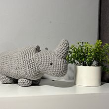 Mi proyecto del curso: Diseño y creación de amigurumis. Un proyecto de Artesanía, Diseño de juguetes, DIY, Tejido, Crochet, Amigurumi y Diseño textil de Brenda Santos - 19.10.2024