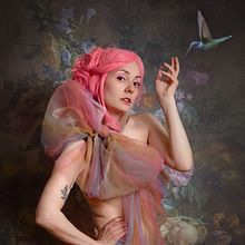 Mon projet du cours : Photographie fine art : autoportraits picturaux. Self-Portrait Photograph, Photograph, Fine-Art Photograph, Studio Photograph, Portrait Photograph, Photomontage, Photograph, Post-production, and Photo Retouching project by emiliecattin - 10.20.2024