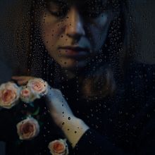 My project for course: Self-Portrait Photography: Explore Color and Light. Un progetto di Instagram, Fotografia per Instagram e Fotografia di sarah_bunnies - 19.10.2024