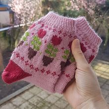 My project for course: Introduction to Colorwork Sock Knitting. Accessor, Design, Fashion Design, Fiber Arts, Knitting, and Textile Design project by mervearmagan - 02.28.2024