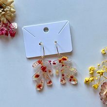 Mi proyecto del curso: Diseño de joyería en resina. Un progetto di Design di accessori, Design di gioielli, DIY, Artigianato e Design di saramgaliana - 21.10.2024