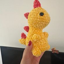 Amigurumi dino. Arts, and Crafts project by Ivana Torres - 10.24.2024