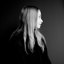 My project for course: Modern Headshot Photography: Capture Profound Portraits. Un projet de Photographie numérique, Photographie artistique, Éclairage photographique, Photographie, Photographie de portrait , et Photographie de studio de Maria Myrskyvuori - 27.10.2024