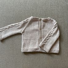Meu projeto do curso: Tricô para roupas infantis com raglan top-down. Un progetto di Maglia di Leonor Silva - 28.10.2024