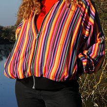 Mein Abschlussprojekt für den Kurs: Nähen für Anfänger: Schneidere deine erste Bomberjacke. Un progetto di Fashion design, Modellistica, confezione sartoriale e Cucito di timefortea - 29.10.2024