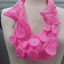 My project for course: Shibori Technique and Natural Dyeing. Projekt z dziedziny Craft, Projektowanie mod,  Tkactwo, Projektowanie biżuterii, Wzornictwo tekst, liów i Farbowanie tkanin użytkownika Emilija Slavkova - 30.10.2024