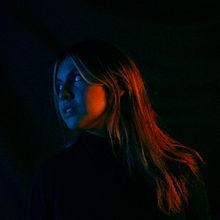 Mi proyecto del curso: Fotografía y oscuridad: crea retratos cinemáticos. Un proyecto de Retoque fotográfico, Composición fotográfica, Iluminación fotográfica, Fotografía y Post-producción fotográfica		 de Avril Calderon - 22.10.2024