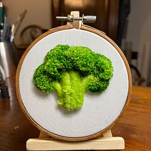 Il mio progetto del corso: Ricamo 3D con le tecniche dell'ago perforante . Embroider, Fiber Arts, Traditional illustration, Punch Needle, and Textile Design project by de_pica13 - 11.08.2024