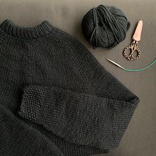 My project for course: Design and Creation of Seamless Knitwear with Circular Needles. Accessor, Design, DIY, Fashion Design, Fiber Arts, and Knitting project by Ana Estévez - 11.11.2024