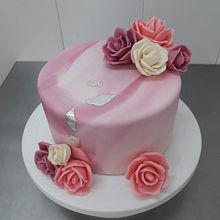 Mi proyecto del curso: Cake design: técnicas decorativas modernas. DIY, and Design project by Erick Hernández Acuahutla - 11.11.2024