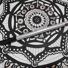Mi proyecto del curso: El arte de dibujar mandalas: crea patrones geométricos. Un proyecto de Dibujo, Ilustración con tinta, Arteterapia, Meditación y Mindfulness de Teresita Sabarots - 12.11.2024