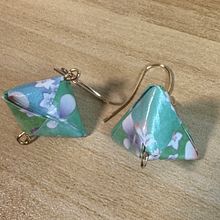 My project for course: Paper Jewelry-Making with Origami Techniques. Accessor, Design, Arts, Crafts, DIY, Fashion Design, Jewelr, Design, and Paper Craft project by Reinier Veral - 11.18.2024