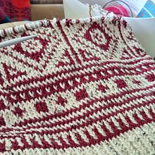 Mi proyecto del curso: Tejido de punto con la técnica jacquard. Accessor, Design, DIY, Fashion Design, Fiber Arts, Knitting, and Textile Design project by Andrea Clark - 11.23.2024