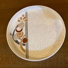 My project for course: Decoration Techniques for Ceramics: Sgraffito and Underglaze. Arts, Crafts, Ceramics, Decorative Painting, Fine Arts, and Traditional illustration project by nadia nevin naeimaei - 11.27.2024