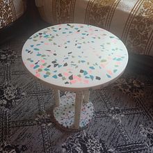 Mon projet du cours : Meubles personnalisés : explorez les revêtements en terrazzo. Projekt z dziedziny Craft, Ceramika,  Dekoracja wnętrz, DIY, Projektowanie i w, rób mebli i Dekoracja wnętrz użytkownika Lahouceine - 30.11.2024