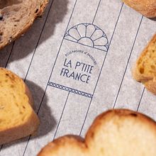 LA P'TITE FRANCE. Digital Illustration, Graphic Design, Br, ing, Identit, and Packaging project by Infinito Brand Consultants - 12.03.2024