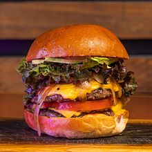 Bichi Burger . Product Photograph, and Food Photograph project by Javier Hernández - 12.04.2024