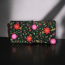 My project for course: Botanical Patterns in a Sketchbook: Conquer the Blank Page. Un progetto di Illustrazione botanica, Illustrazione tradizionale, Pattern design e Sketchbook di Aleyna Güler - 08.12.2024