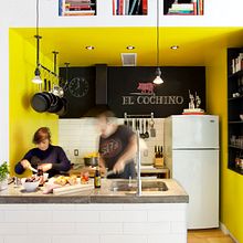 From a Tire Shop to a live-work studio. Architecture, Interior Design & Interior Architecture project by Viviana de Loera - 12.09.2024