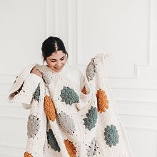 Winter Blossom Blanket. Un proyecto de Crochet de Daniela Jaimalis - 11.12.2024