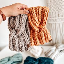 Paine Headband. Un proyecto de Crochet de Daniela Jaimalis - 12.12.2024