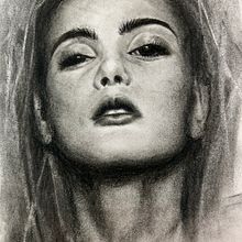 Charcoal portrait. Fine Arts, Drawing, Artistic Drawing, Portrait Drawing, Realistic Drawing, and Traditional illustration project by Heléne Gennert - 12.13.2024