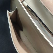 leather hand bag. Accessor, Design, Arts, Crafts, Design, Fashion Design, and Sewing project by sunethmadusankha - 12.14.2024