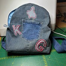 Mochila hecha de jeans. Fashion Design, Patternmaking, Dressmaking, Sewing, Upc, cling, and DIY project by Gabriela Klingvall - 12.15.2024
