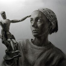 Self-portrait with an articulated doll. Un progetto di Belle arti, Disegno, Disegno di ritratti, Disegno realistico e Illustrazione tradizionale di Ganna Brezhnieva - 16.12.2024