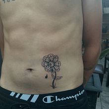 Tatuaje de flor. Tattoo Design, Traditional illustration, and Botanical Illustration project by Luis Caoz - 12.19.2024