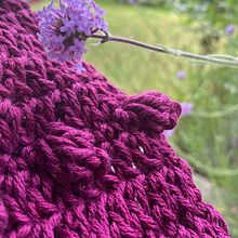 Caro&varie - Uncinetto: maglia barbabietola e popcorn. Un proyecto de Diseño de complementos, Crochet, DIY, Diseño de moda y Tejido de Caterina Bassoli - 28.12.2024