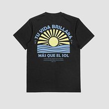 Camiseta "Brillarás". Un progetto di Tipografia, Design tipografico e Illustrazione digitale di Dani Rodriguez - 29.12.2024
