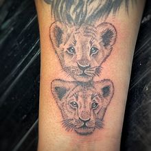 Final project for fine line course. Un proyecto de Dibujo, Ilustración tradicional y Diseño de tatuajes de Melissa De Jesus - 30.12.2024