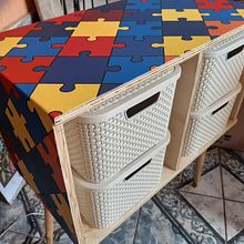 Feito com tema para autistas com cestos para separar os brinquedos. Arts, Crafts, Woodworking, Interior Design, Furniture Design, Making, and DIY project by Patricia Polli - 12.31.2024