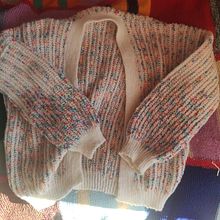 Cardigan Candy Pop. Fashion Design, DIY, Fiber Arts, Crochet, and Textile Design project by fraraffa - 01.01.2025