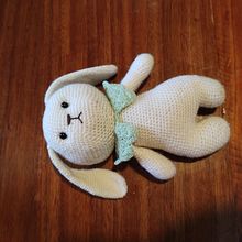 Conejo enojado.. Un progetto di Design di giocattoli, Artigianato, Fiber Art, Uncinetto, Amigurumi e Textile Design di Andrea Valenzuela González - 03.01.2025