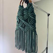 Bolso Macrame. Un progetto di Artigianato, Cucito, Design, Design di accessori, Macramè, Fiber Art e Textile Design di Estefania Guarapo Viegas - 05.01.2025