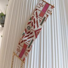 Brazalete. Accessor, Design, Arts, Crafts, Fiber Arts, Jewelr, and Design project by Laura Sánchez - 01.05.2025